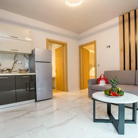 Meli Boutique Aparthotel 4*