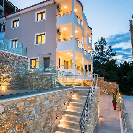 מלון דירות Meli Boutique 4*